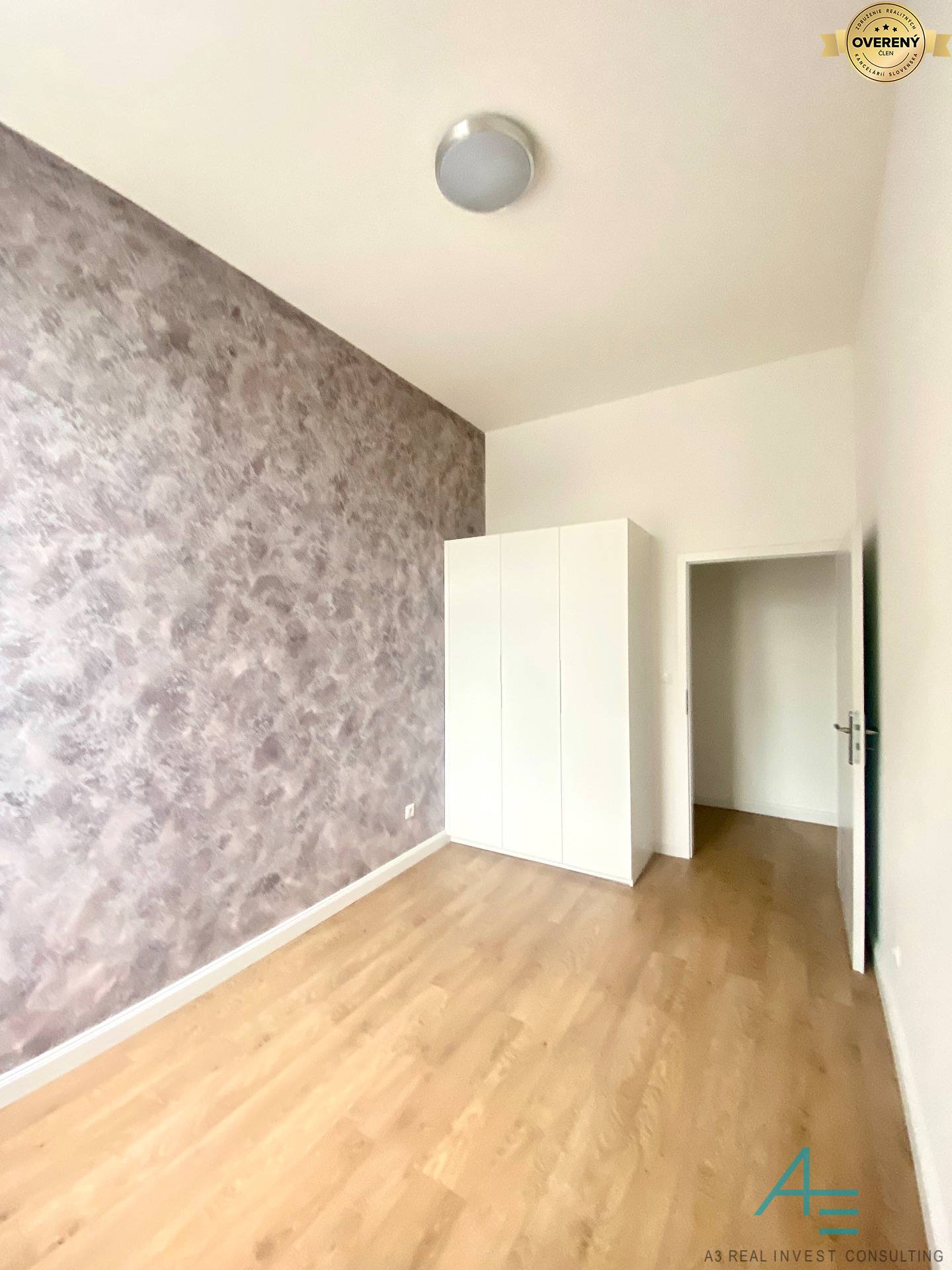 Spálňa 2 so skriňou