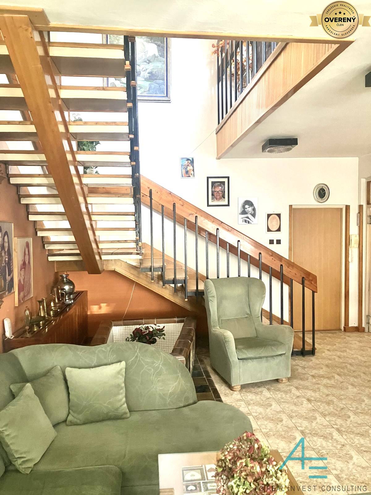 Hala ako obývačka.