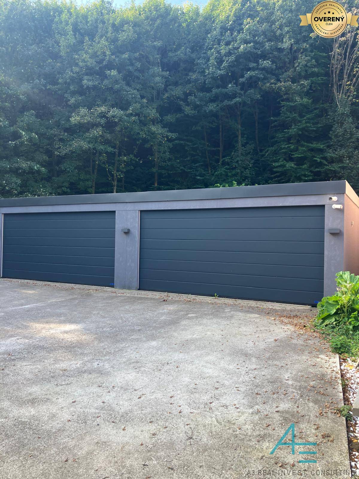 garáže pre 12 vozidiel