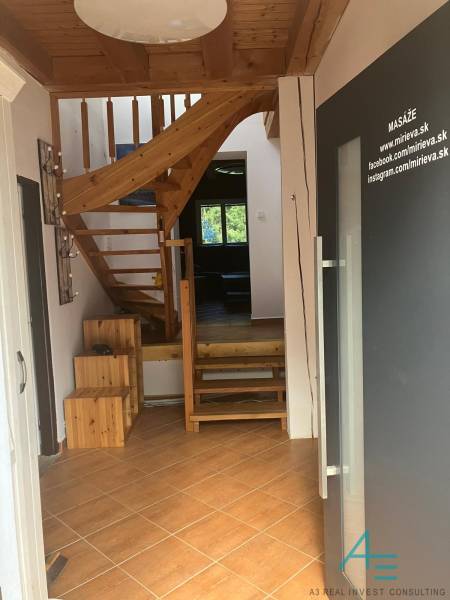  Nové drevené schodisko